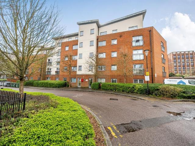 Flat for sale in St Albans, Five Acres