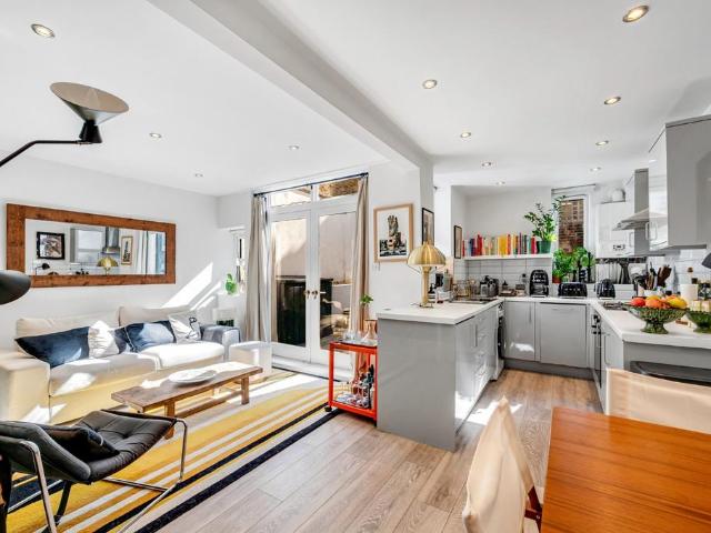 Flat for sale in London Borough of Hammersmith and Fulham, Greater London