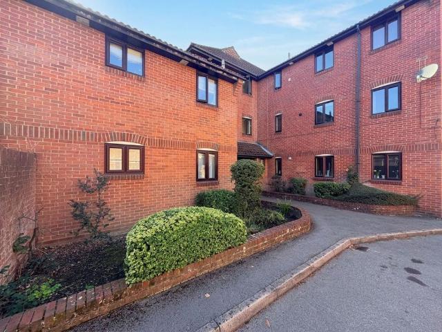 Flat for sale in Bitterne Park, Southampton