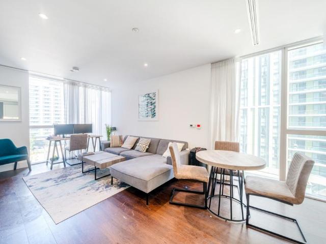 Flat for sale in Isle Of Dogs, Greater London