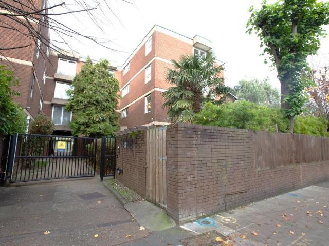 Flat for sale in South Hampstead, Greater London