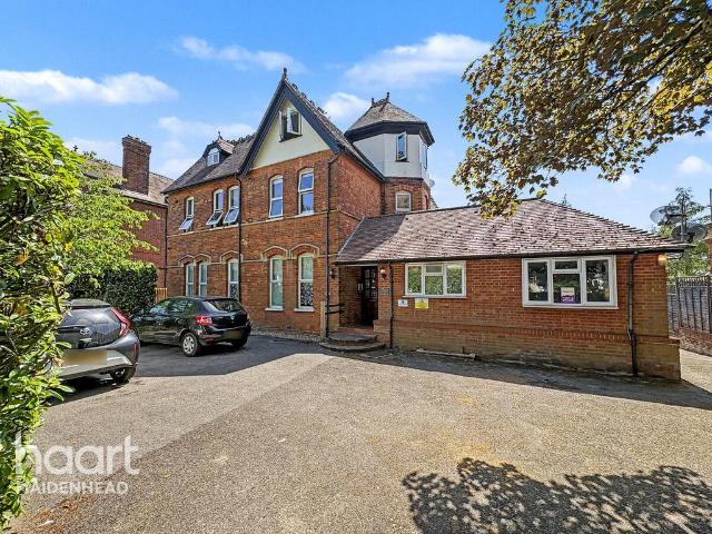 Flat for sale in St Marks, Maidenhead