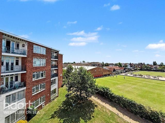 Flat for sale in Alton Barnes, Essex