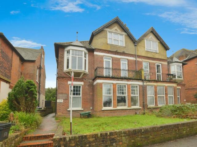Flat for sale in Folkestone