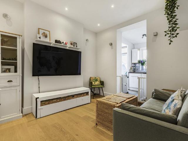 Flat for sale in Putney, Greater London