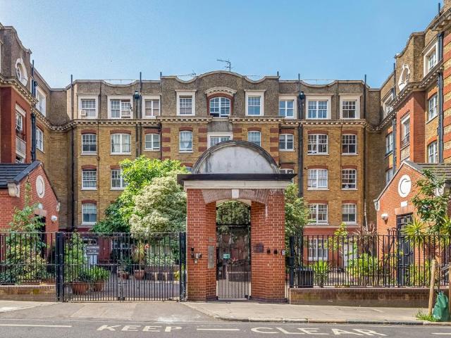 Flat for sale in King's Cross, Greater London