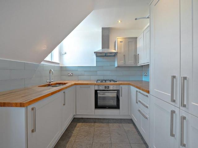 Flat for sale in Streatham, Greater London