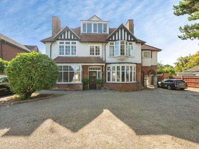 Flat for sale in London Borough of Croydon, Purley