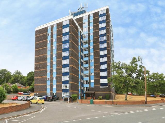 Flat for sale in Hoobrook, Rushock