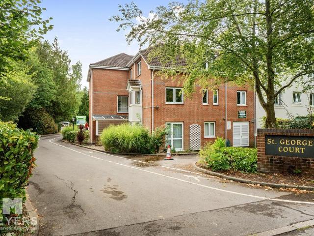 Flat for sale in Tricketts Cross, Ferndown