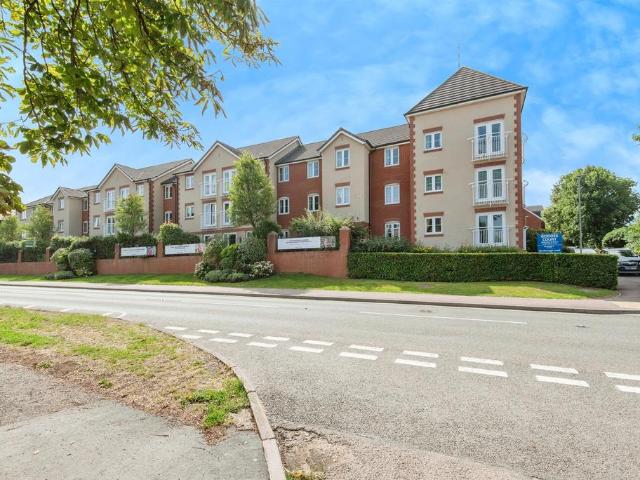 Flat for sale in King's Walden, Hertfordshire