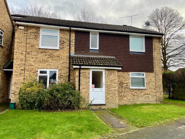 Flat for sale in Heol-las, Surrey