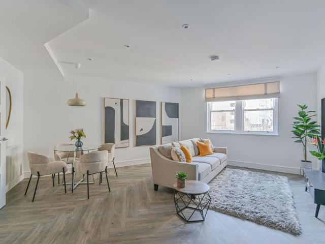 Flat for sale in Plantation Wharf, Greater London