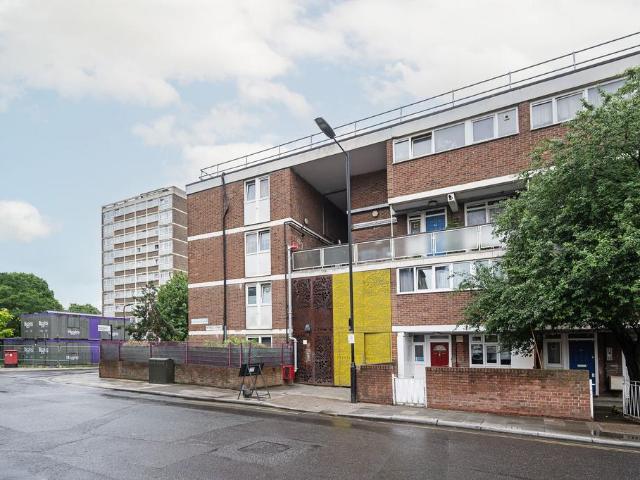 Flat for sale in Hoxton, Greater London