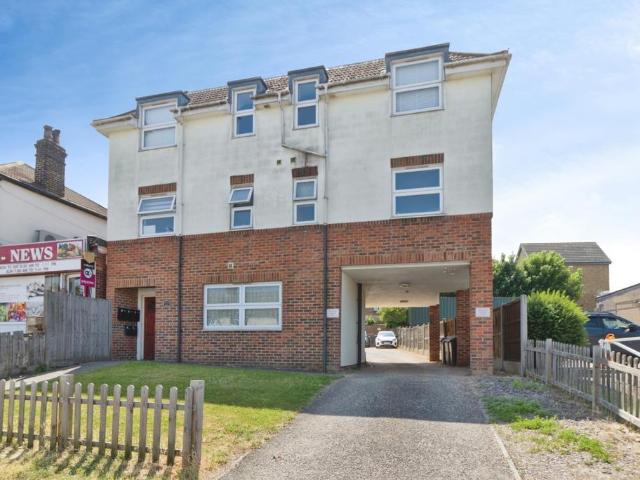 Flat for sale in Worcester Park Estate, Monks Orchard
