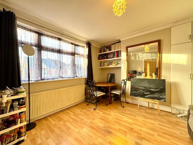 Flat for sale in Harrow Weald, Greater London