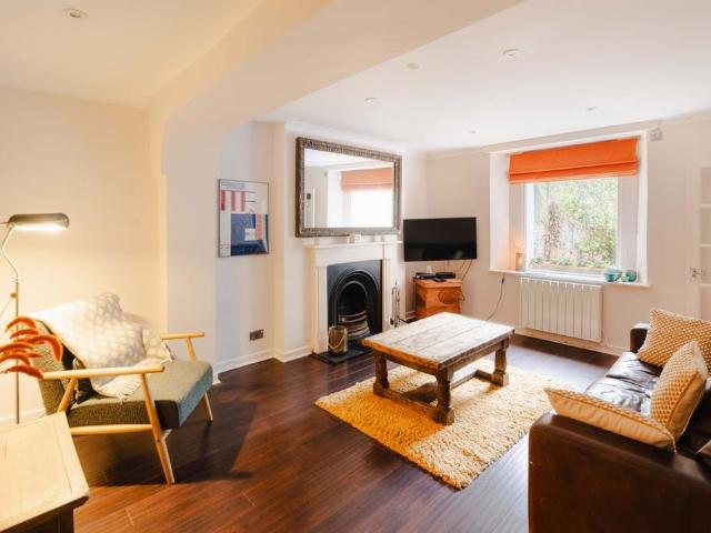 Flat for sale in Kingsdown, Feckenham