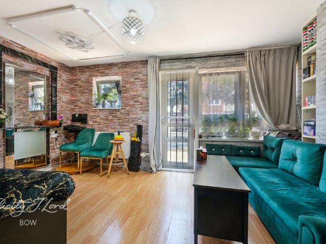 Flat for sale in Stepney, Greater London