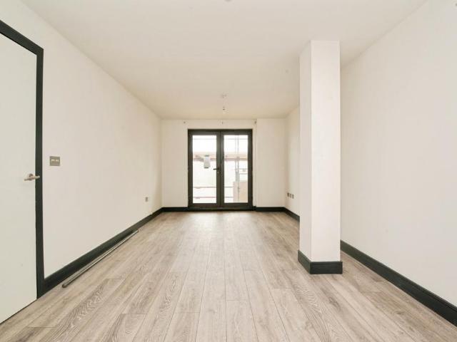 Flat for sale in Cardiff Bay, Falcon Lodge