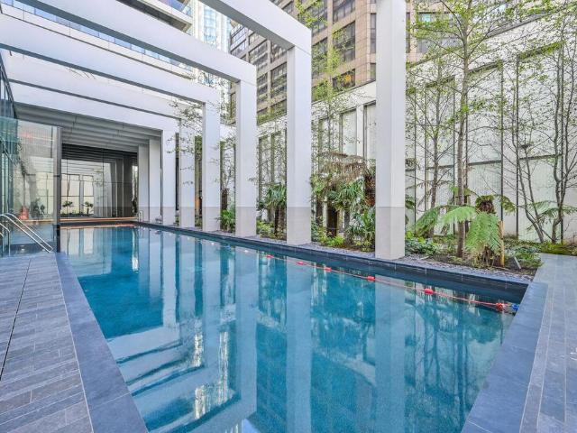 Flat for sale in Canary Wharf, Greater London