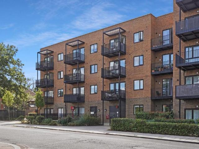 Flat for sale in London Borough of Lewisham, Lower Sydenham