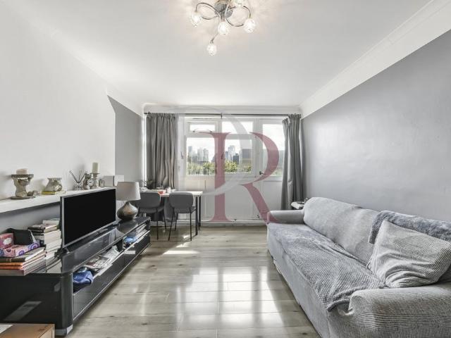 Flat for sale in Hoxton, Greater London