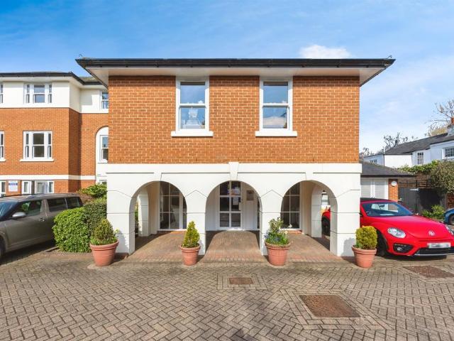 Flat for sale in St. Mildred's, The Bridge