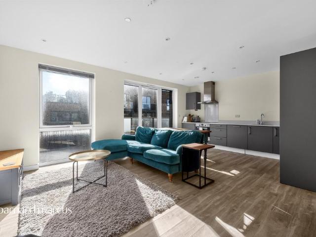 Flat for sale in Peckham, Greater London