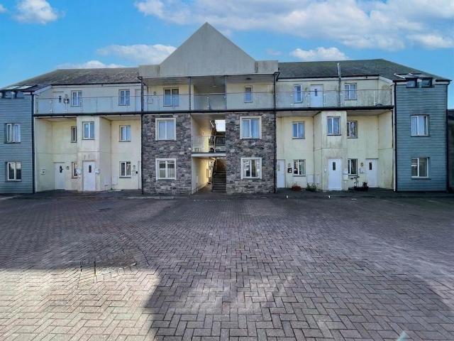 Flat for sale in Roseworthy, Cornwall