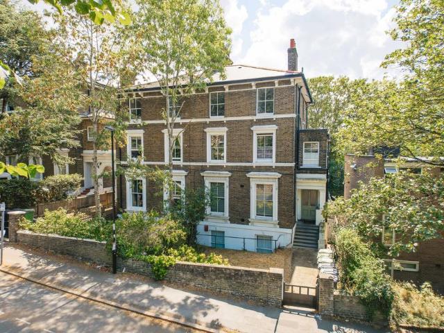 Flat for sale in London Borough of Lewisham, Blackheath