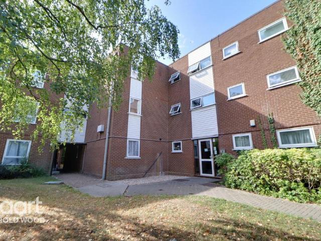 Flat for sale in Harold Wood, Greater London