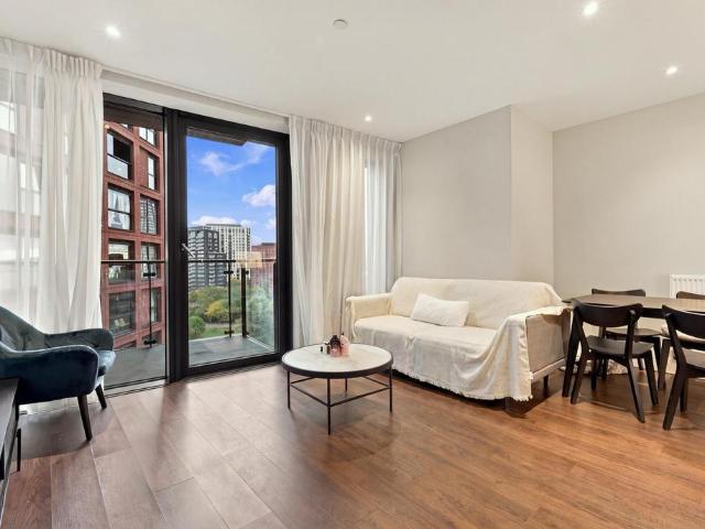Flat for sale in London Borough of Tower Hamlets, Greater London