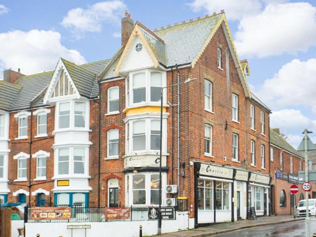 Flat for sale in Oxenden, The Bridge
