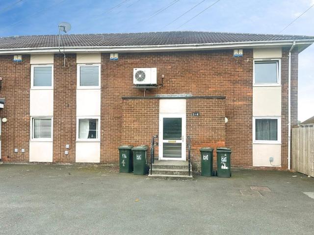 Flat for sale in Forest Hall, Tyne And Wear