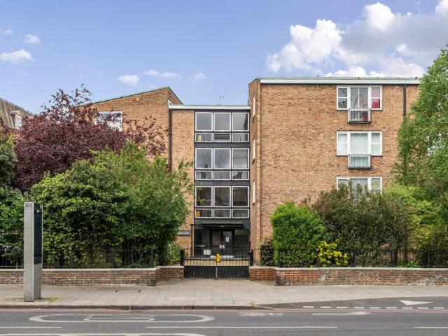 Flat for sale in Elephant and Castle, Greater London