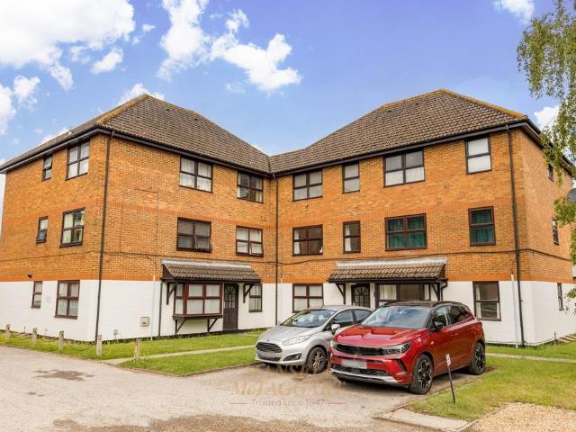 Flat for sale in Red Hill, Surrey
