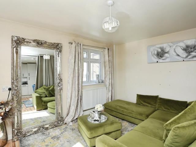 Flat for sale in London Borough of Croydon, Upper Norwood
