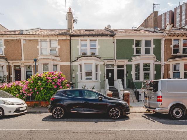 Flat for sale in Wapping Wharf, Feckenham