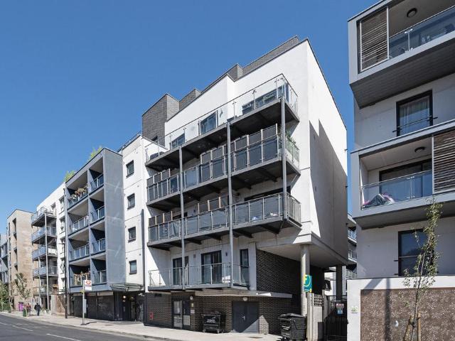 Flat for sale in Bromley-by-Bow, Poplar Grove