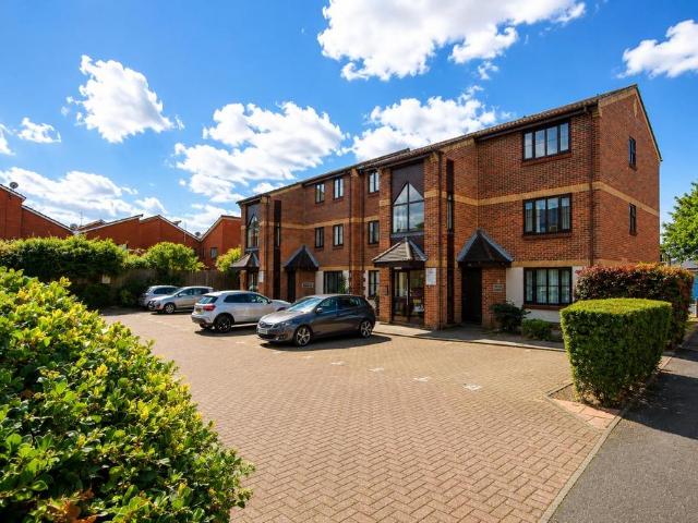 Flat for sale in London Borough of Merton, Mitcham