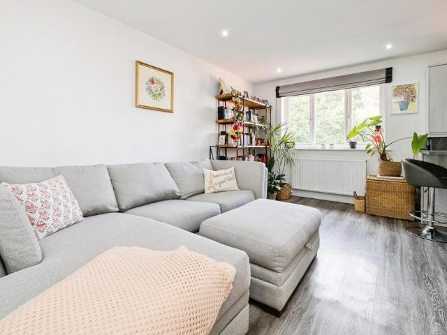 Flat for sale in Hornchurch, Greater London