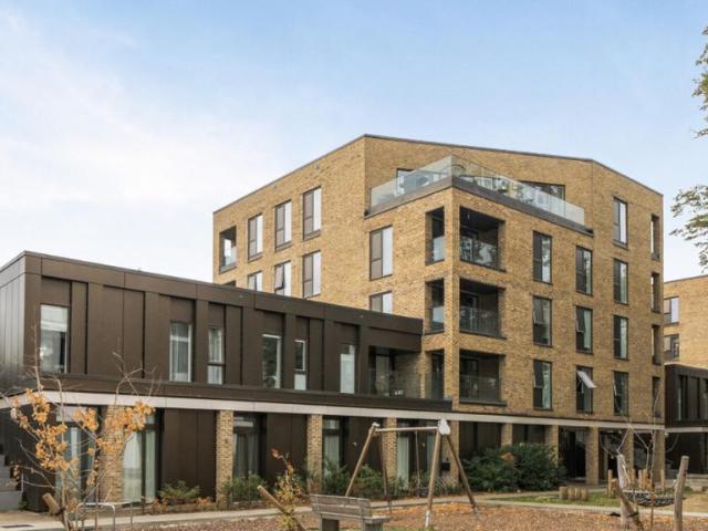 Flat for sale in Walton Court Gardens, Walton-on-Thames