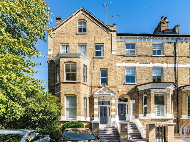 Flat for sale in Crouch Hall Park, Greater London