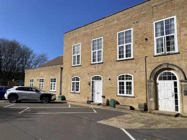 Flat for sale in Fossebridge, Gloucestershire