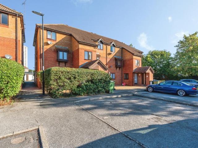 Flat for sale in Redbridge, Southampton