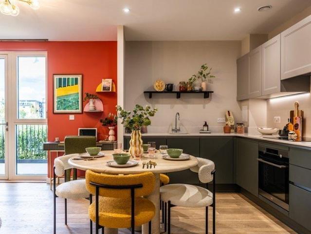 Flat for sale in Springfield Village, Cat Hill