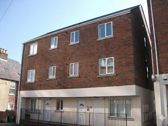 Flat for sale in Spring Park, Luton