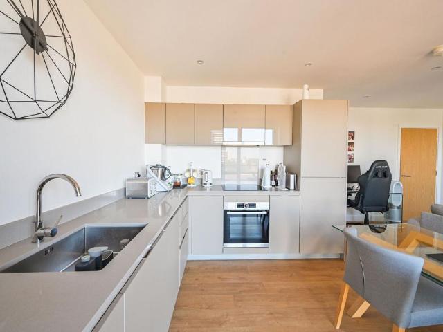 Flat for sale in Bromley-by-Bow, Greater London