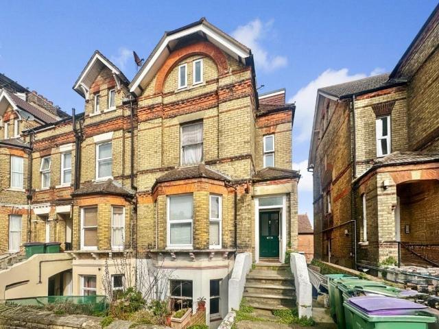 Flat for sale in Folkestone