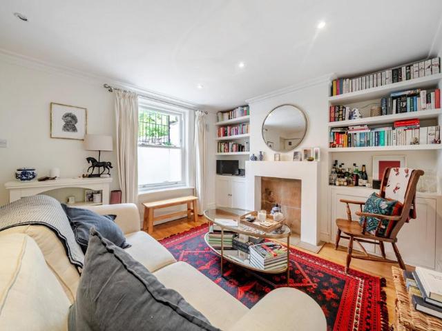 Flat for sale in Battersea, Greater London